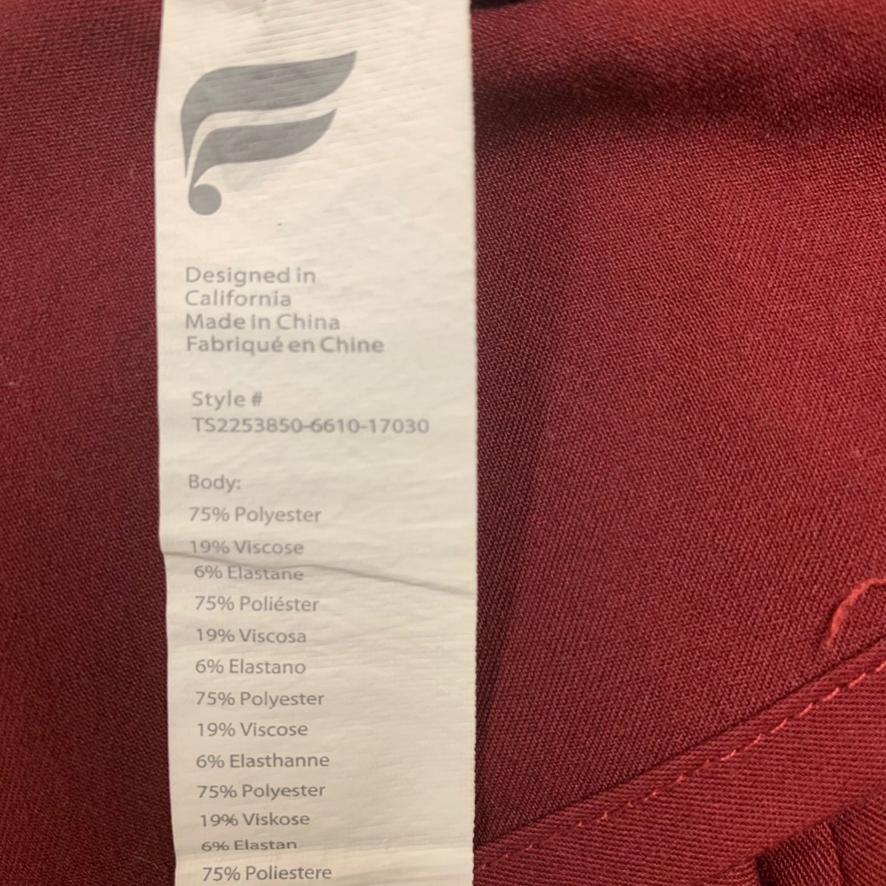 Women's Fabletics Burgundy Scrub Set Top And Jogger Pants Size Small - Picture 15 of 16